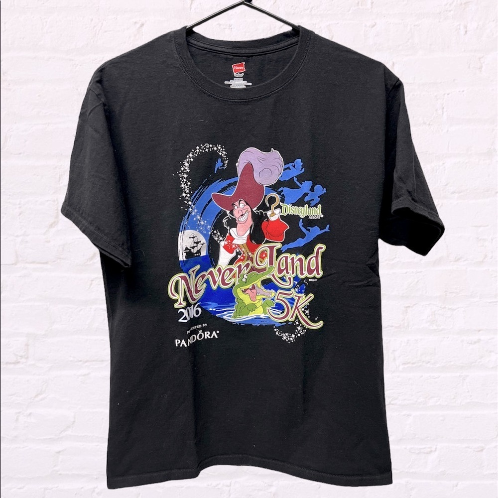 DISNEY NEVERLAND captain crochet 5K 2016 PRESENTED by PANDORA T SHIRT M